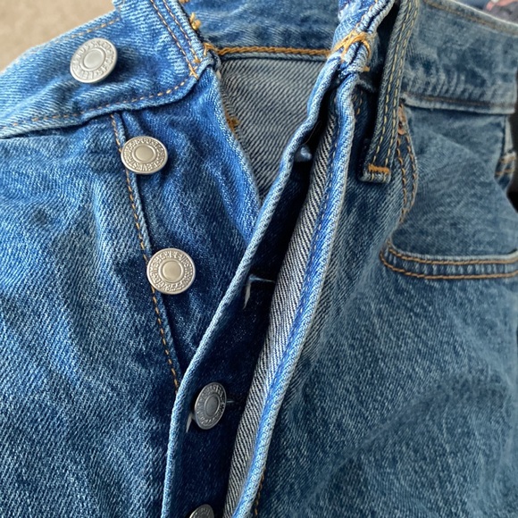 LEVI'S
Deconstructed Denim Skirt size 27 “ waist cowboy cowgirl country jean - Picture 6 of 14